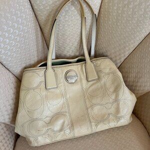 Coach Signature C Stitched Cream Leather Shoulder Bag Green Lining Lightly Used